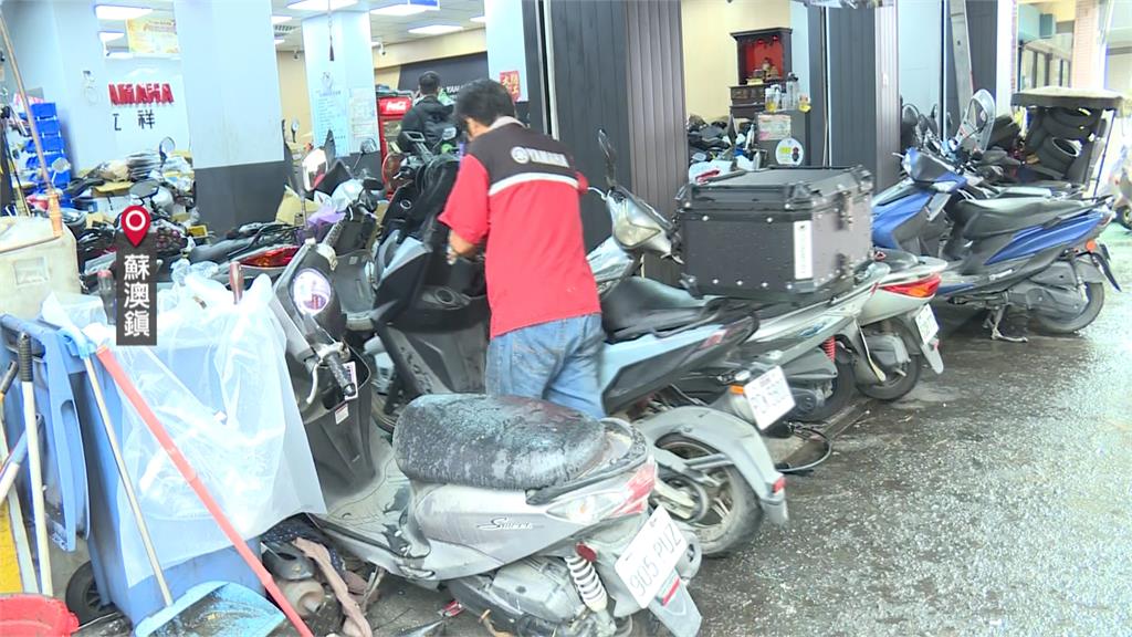 蘇澳大淹水宛如「光復鄉2.0」　居民泡水家當堆街道如垃圾場