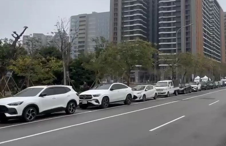 桃園燈會爆停車糾紛!兩駕駛互不相讓 警方提議「這招」成功化解