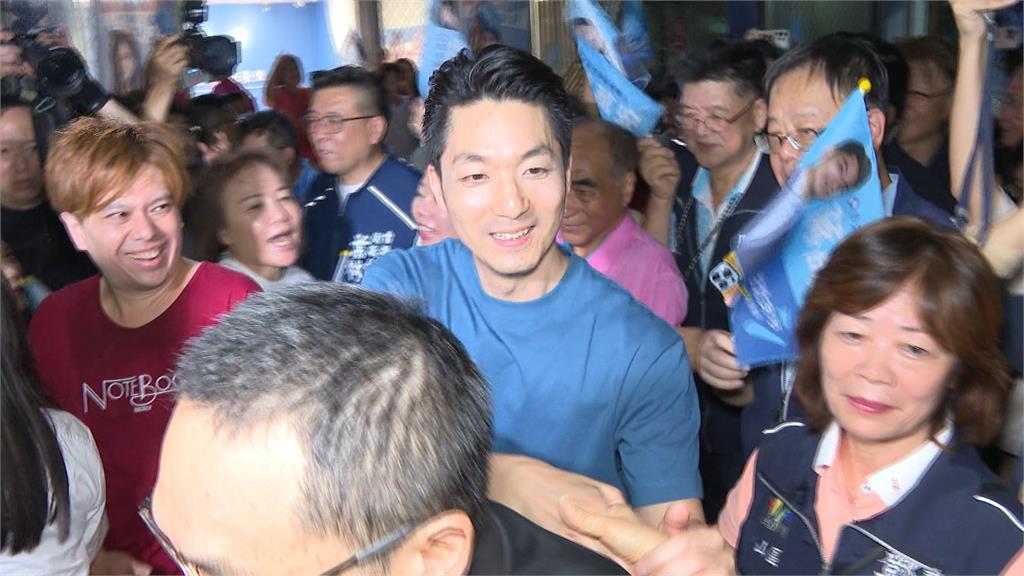 洋流續發威！支持者騎機車要簽名　阿伯「一舉動」動員挺蔣全露餡