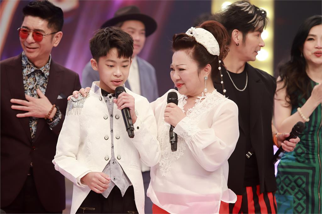 14歲小唱將演唱《燕仔你是飛去叼》唱哭白冰冰!卻一個稱呼「姊姊」破功