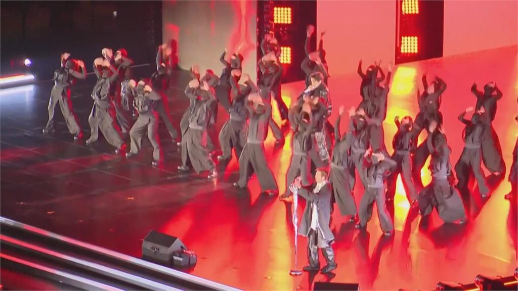 估26萬人塞爆實到4萬？　BTS光化門開唱　隊長RM彩排扭傷仍出場表演