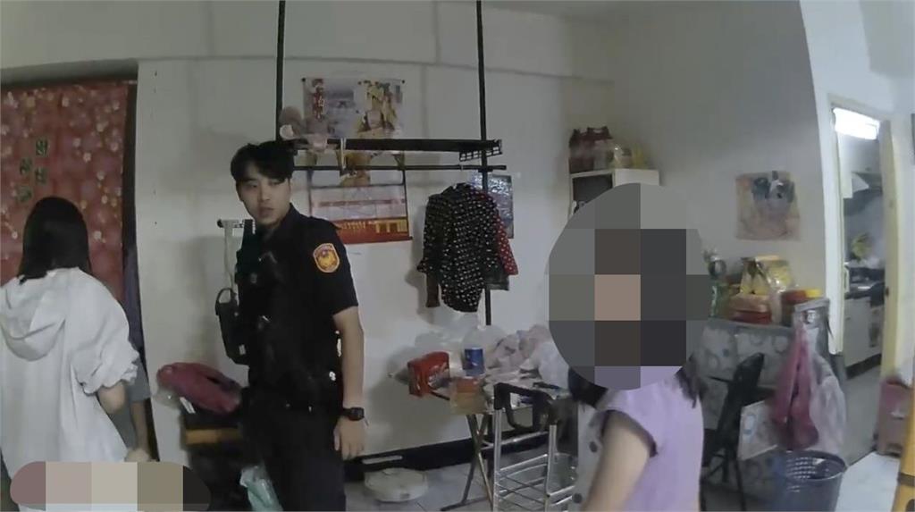 三峽警員偕社工援助餓一天小姊弟　獲妥善安置開學在即警細心叮嚀！