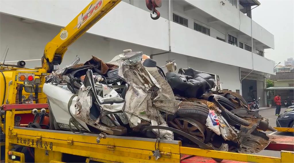 聯結車翻車事故 少年為分擔家計拚考警專 補習途中遇橫禍