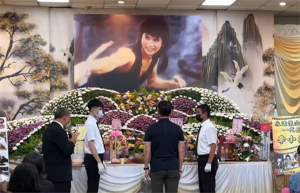 武打傳奇落幕！李小飛告別式　鄭進一動容送摯友最後一程