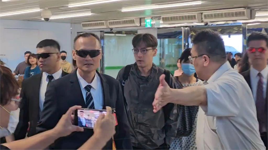 胡歌喊「不分彼此」統戰語? 與上海台辦主任同班機