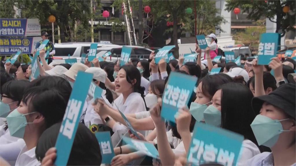 抗議尹錫悅否決看護法　南韓萬名護理師集體罷工