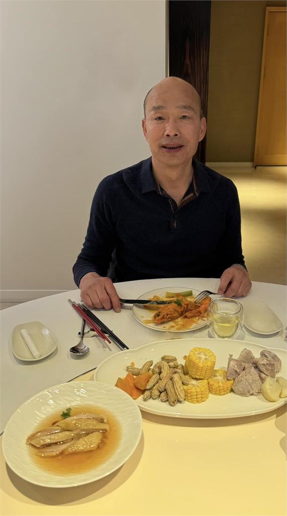 快新聞/藍綠齊守歲!黃捷、韓國瑜曝年夜飯 她喊:與家人團圓就是幸福