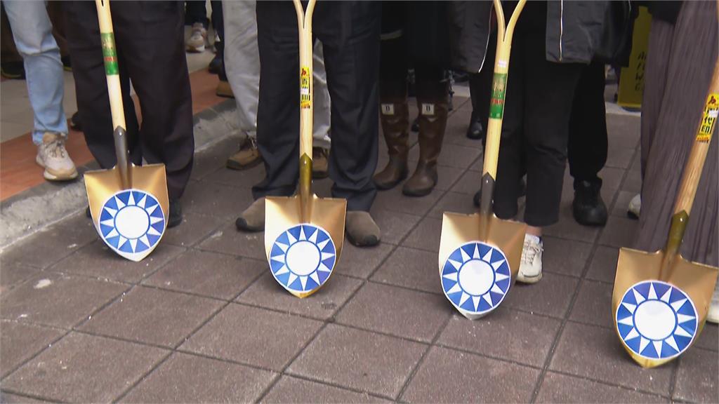  快新聞／抗議國民黨解套救國團！鏟黨產大遊行　白恐受難者：