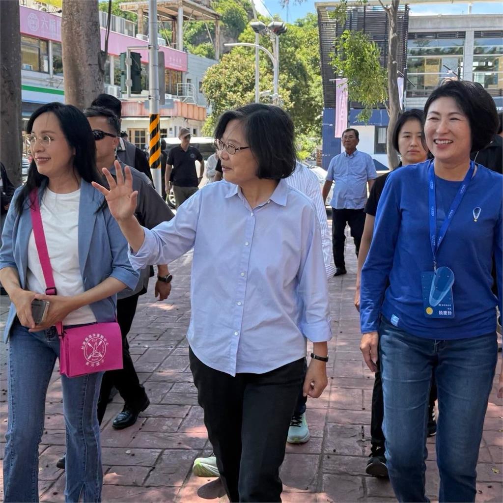 饒慶鈴被攤商叫「縣長妹妹」超開心！小英一旁「冷噴1句」他抖爆：我不敢