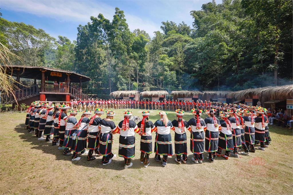 卡那卡那富族米貢祭登場 長幼齊心慶豐收