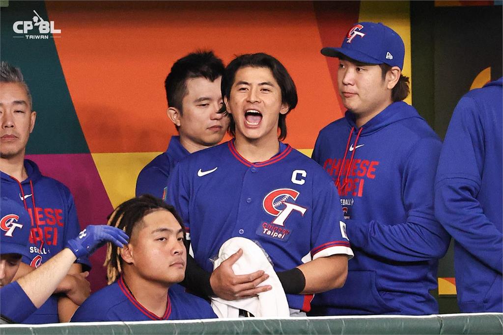 經典賽/陳傑憲遭球吻骨裂!蔡阿嘎怒「爆粗口比倒讚」全被拍:敢打台灣隊長