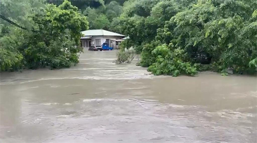 快新聞／台南南化降豪雨一度淹水140公分　民眾受困待救援中