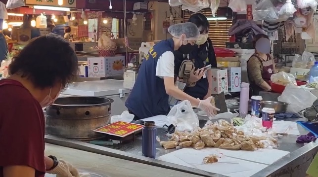 快新聞／高雄驚傳41人食物中毒！疑知名市場春捲出包　衛生局出手了