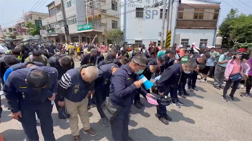 嗨翻!大甲媽遶境百輛哈雷接駕 員警也瘋狂大喊「媽祖我愛你」