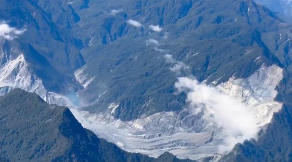 異言堂獨家登機 直擊航遙測監看馬太鞍堰塞湖