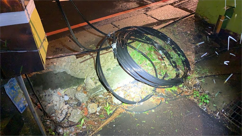 快新聞/賊偷電線被「放生」!雨夜行竊失敗 中壢警逮工地竊嫌