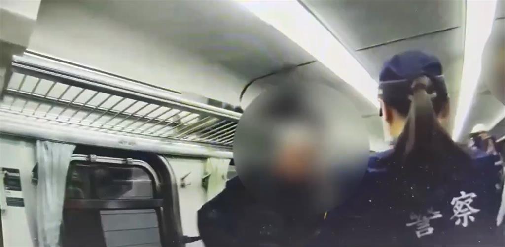 離譜! 7旬翁"火車內抽菸" 乘客勸阻反遭嗆:你叫啊