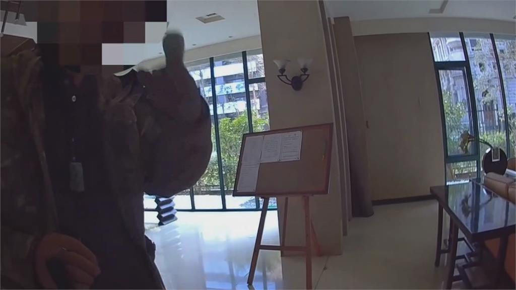 迴轉車險撞行人 駕駛自稱警察竟尾隨還沿路謾罵