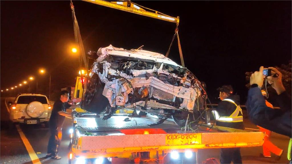 又是苗栗銅鑼路段！　車失控撞破護欄衝落邊坡