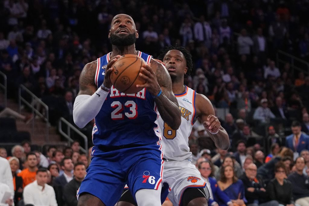 NBA(影)／川普生氣了！「詹皇」唱國歌練揮桿遭批：不尊重國家是「徹底的恥辱」