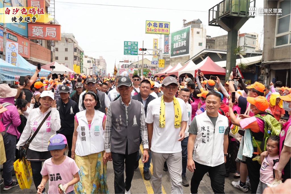 黃國昌守喪期「參加白沙屯進香」竟問朝天宮？背景關係被挖「又口誤喊2字」出包