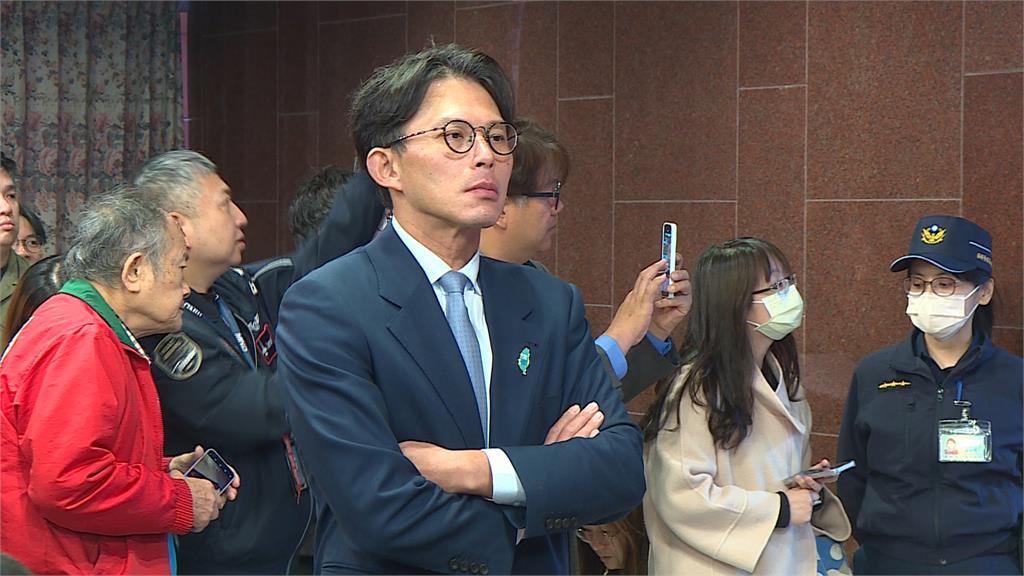 李貞秀再開直播！　嗆「黃國昌下跪」　批高虹安民眾黨禍害