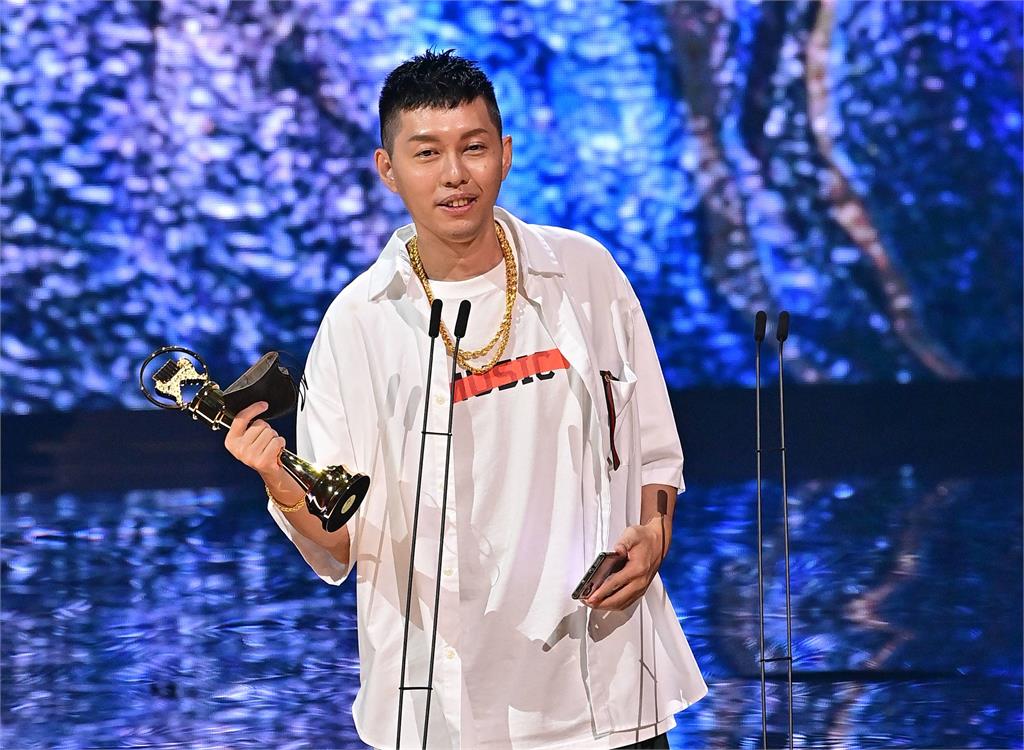 金曲32／郭婞淳、楊勇緯頒《最佳國語專輯獎》　由蛋堡二度奪獎拿下