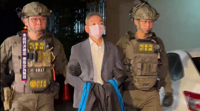 捲恐嚇富商案!前四海幫角頭郝廣民「雙手銬助行器」遭拘提