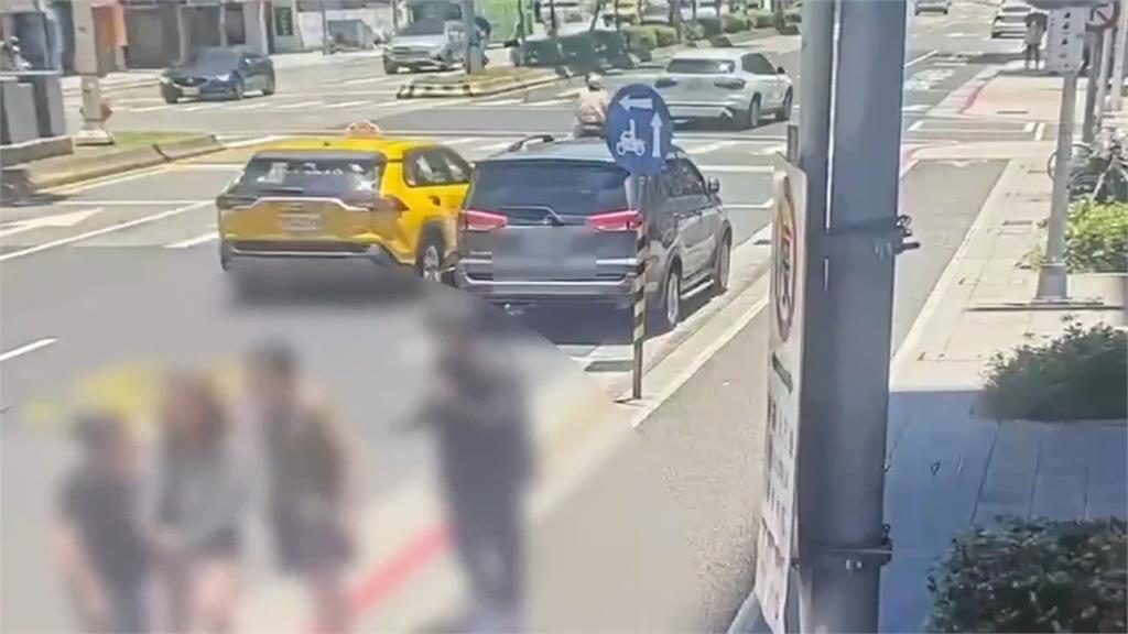 怨ＫＴＶ消費太貴遭勸　恐怖男子持刀當街砍友人