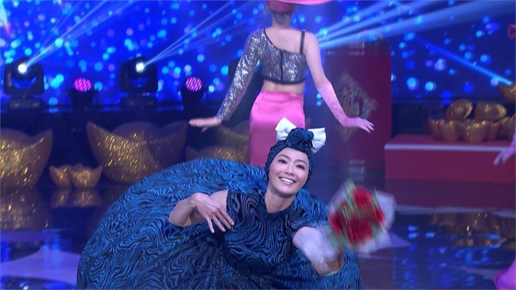 侯怡君為除夕特別節目突破極限　化身「人體不倒翁」挑戰無重力舞蹈