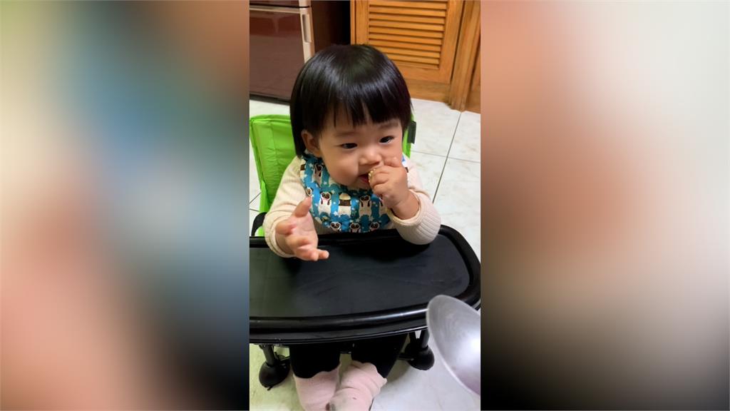 不會發聲可先用「寶寶手語」！她教與小孩溝通　手碰嘴巴→吃東西