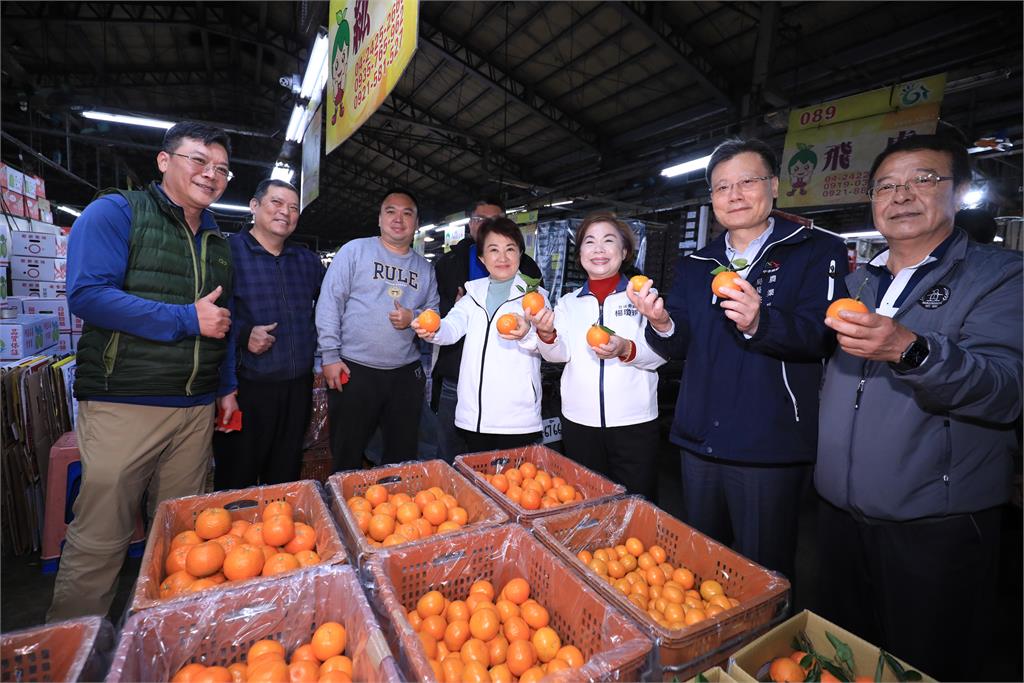 過好年! 中市農漁產品交易熱絡 盧秀燕視察各批發市場