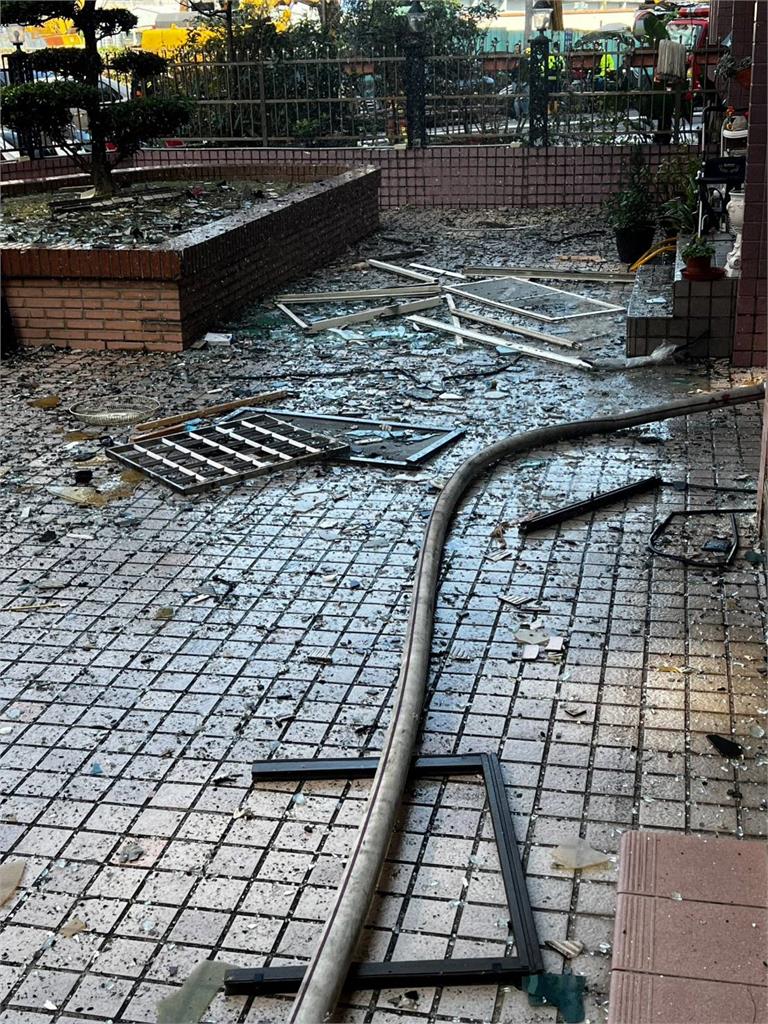 八里民宅瓦斯氣爆　屋主疑行動不便葬身火窟