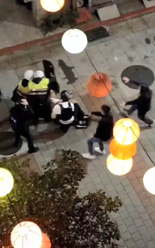 萬華青山宮警匪對峙槍手自轟身亡　人質逃出驚險畫面曝光