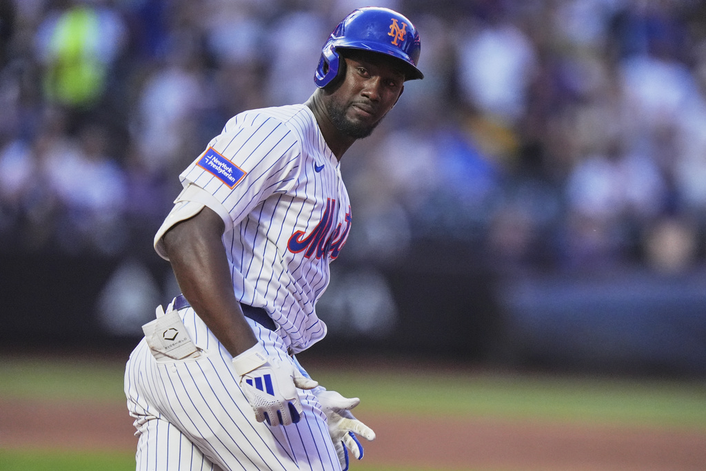 MLB(影)/有這種好康?「跑者找手套觸殺出局」尷尬場面網友笑翻