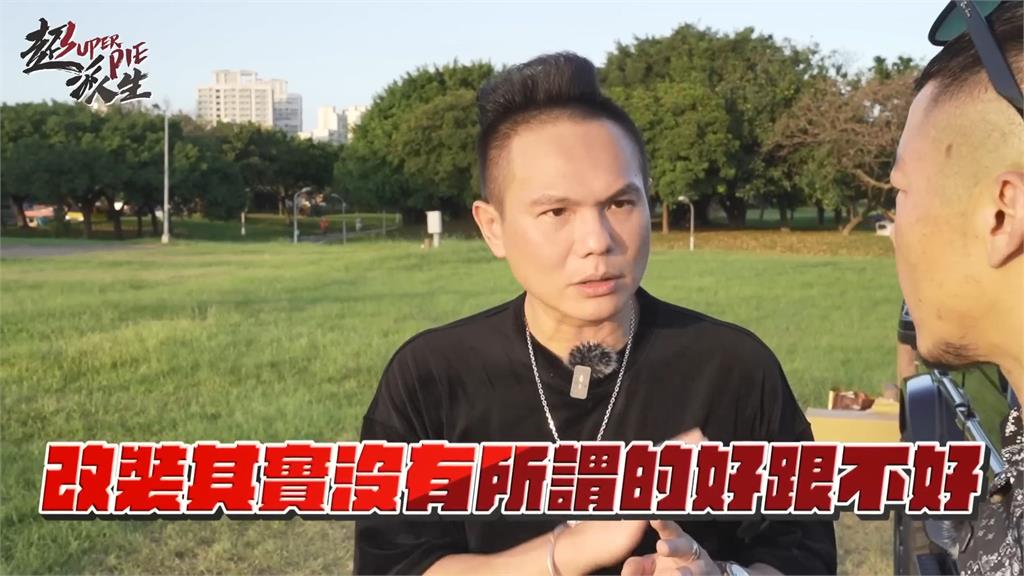 帥氣度爆表!他改裝賓士成黑化軍事款 網紅讚:展現出車主個性