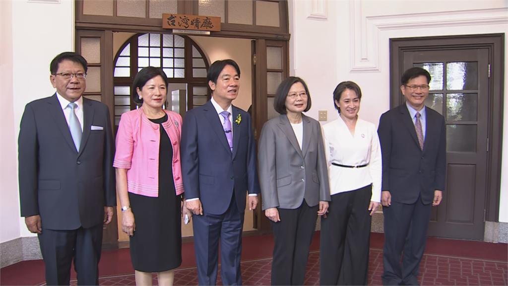 快新聞/玉米不捨貝果!蔡英文揮別總統府 蕭美琴哭了