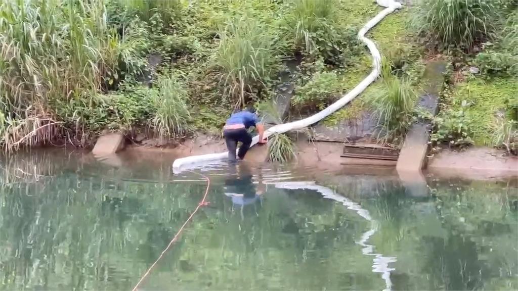 基隆河油污事件不到一個月　「暖暖溪」爆冒白色泡沫