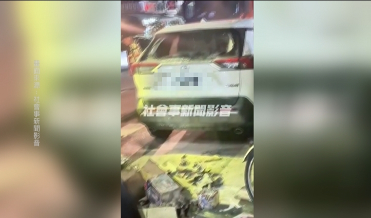 恭迎媽祖燃炮竹! 餘燼未滅「車內悶燒」險燒車