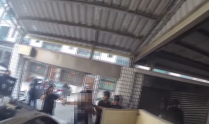 南投警破詐欺案攻堅民宅　剛好逮到要關19年通緝犯