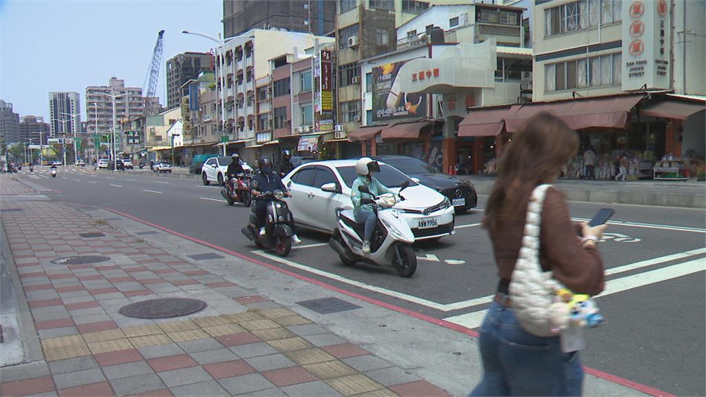 希臘女走斑馬線喊「汽車不讓」　錄影檢舉警卻稱「未見行人」