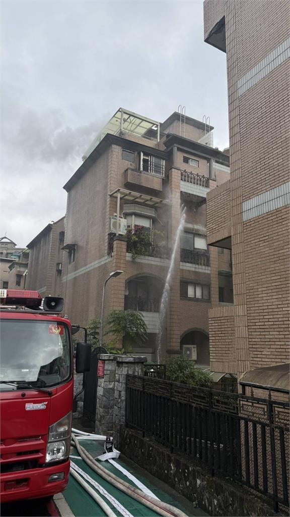 快新聞/北市士林民宅火警3人送醫 5歲男童命危搶救中