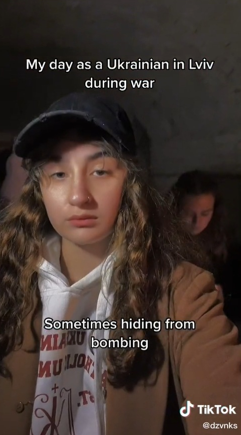 烏克蘭少女投身護國志工　感嘆「18歲就這樣」拍下戰事日常惹哭百萬網