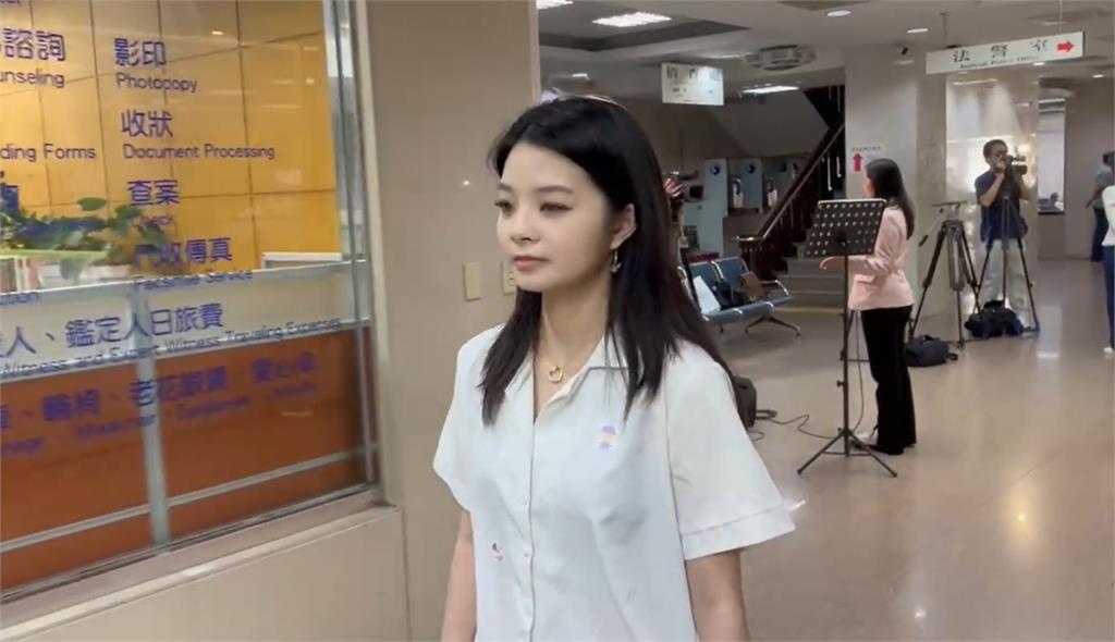 「國民岳母」應曉薇10點再開羈押庭！學霸女兒現身「一暖舉」力挺小草