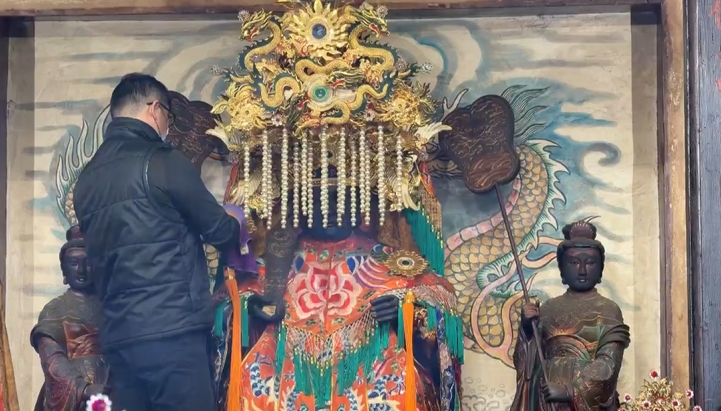 金光閃閃迎新年！　幫「神明洗澎澎」　台中天公廟、樂成宮媽祖廟總動員