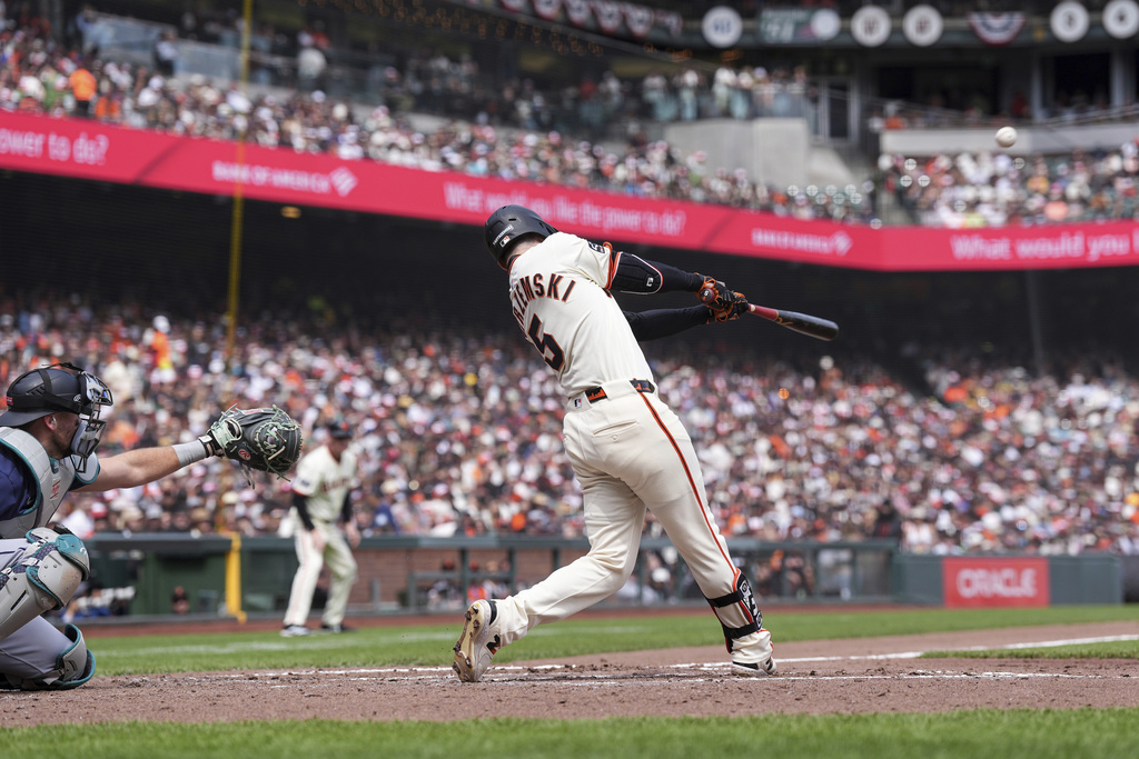 MLB(影)/3歲女兒要求爸爸打全壘打 雅澤姆斯基無法拒絕用三分砲兌現承諾