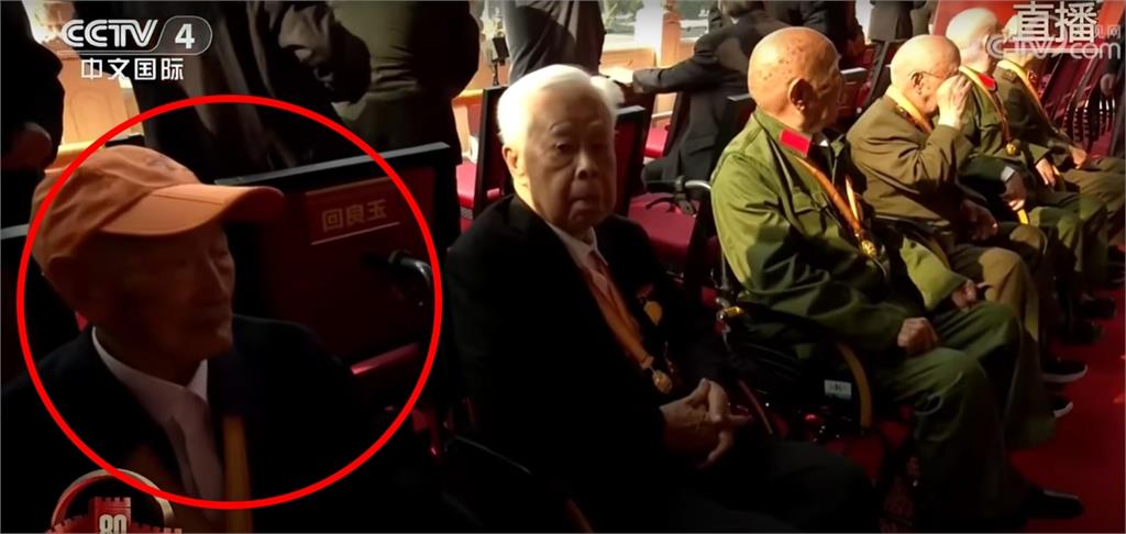 習近平握手人瑞竟是「國民黨抗日老兵」!出席九三閱兵「天安門城樓」觀禮