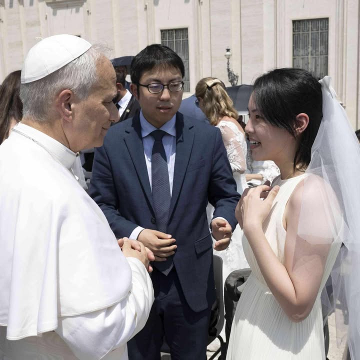 教宗祝福新婚夫妻…一聽「TAIWAN」露燦笑!允為我國「祈禱這1事」