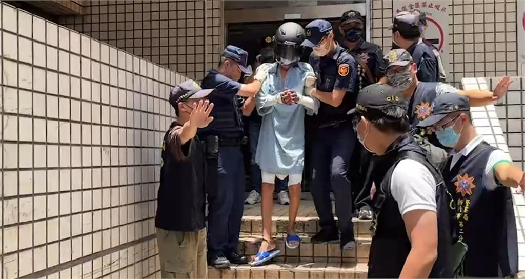 快新聞／新竹縱火8死孽子今出院　移送地檢署畫面曝