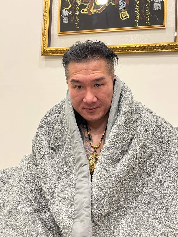 館長特助小瑋「8點發聲」了!提「2000萬始末真相」:我沒有勒索